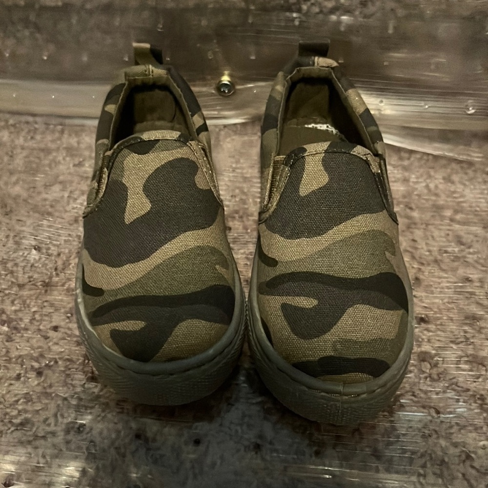 Size 9c Never Worn Camo Shoes